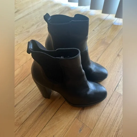 Women's Black Leather Boots - Picture 2 of 4